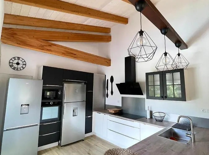 Alivu Belle Piscine Chauffee 别墅